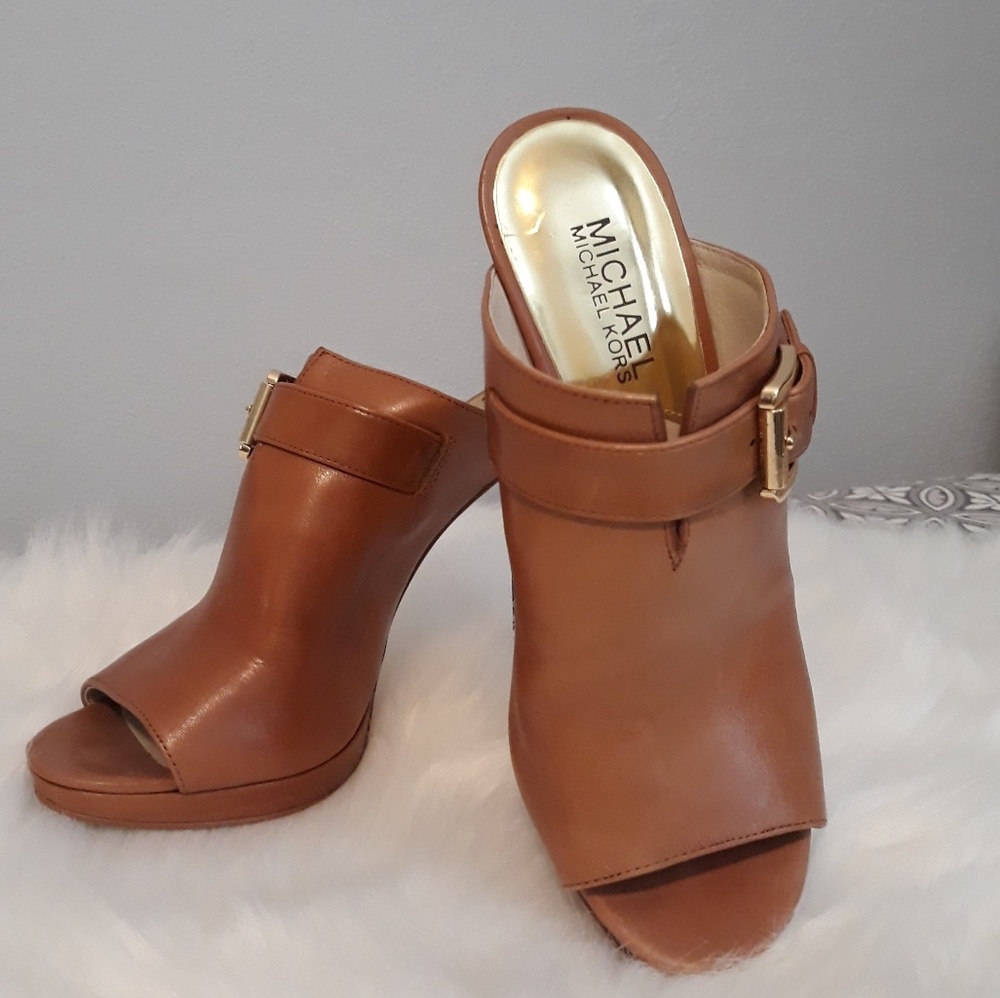 Backless peep toe booties
